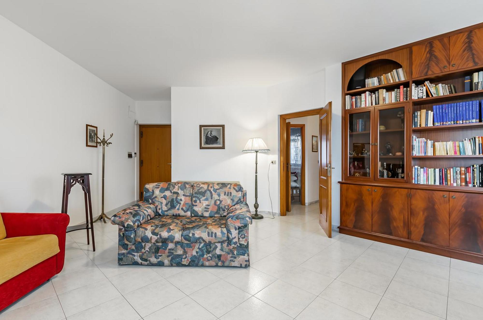 Palazzo Reale & Piazza Indipendenza Roomy Flat Appartamento
