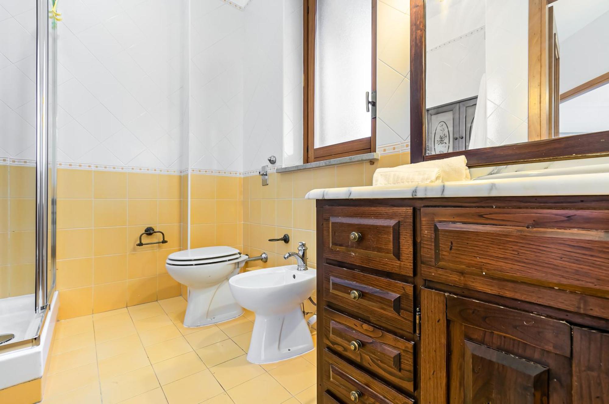 Apartment Palazzo Reale & Piazza Indipendenza Roomy Flat Palermo