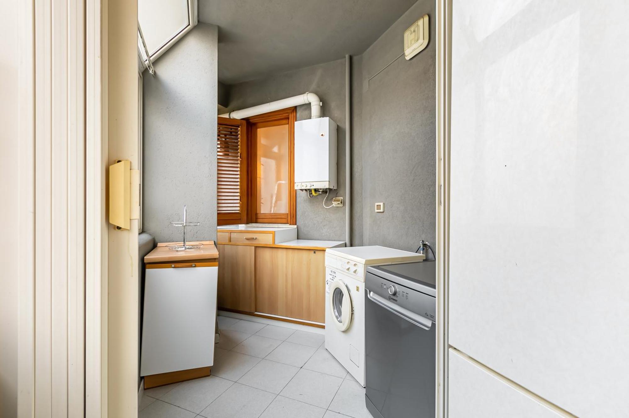 Palazzo Reale & Piazza Indipendenza Roomy Flat Apartment *